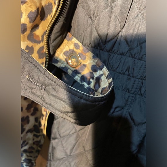 Black and Cheetah print reversible quilted vest. - Picture 7 of 9